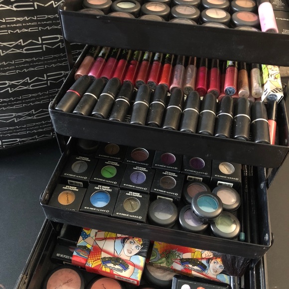 🌺🥰 MAC Train case , Tote Bag & Makeup Bundle 🌺 - Picture 5 of 8